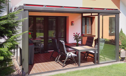 skleněná pergola s markýzou