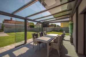 Rohová prosklená pergola